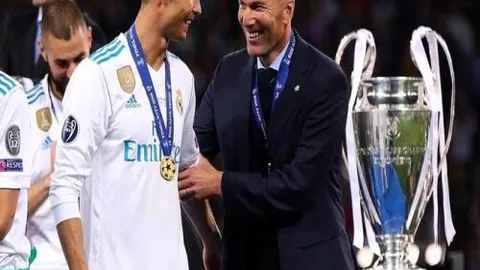 利物浦与年轻球星本·多克签订长期续约协议