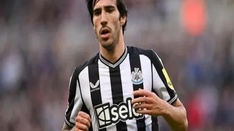 雪联世界杯双赛盛大开幕，全球滑雪高手汇聚崇礼竞技——环球时报